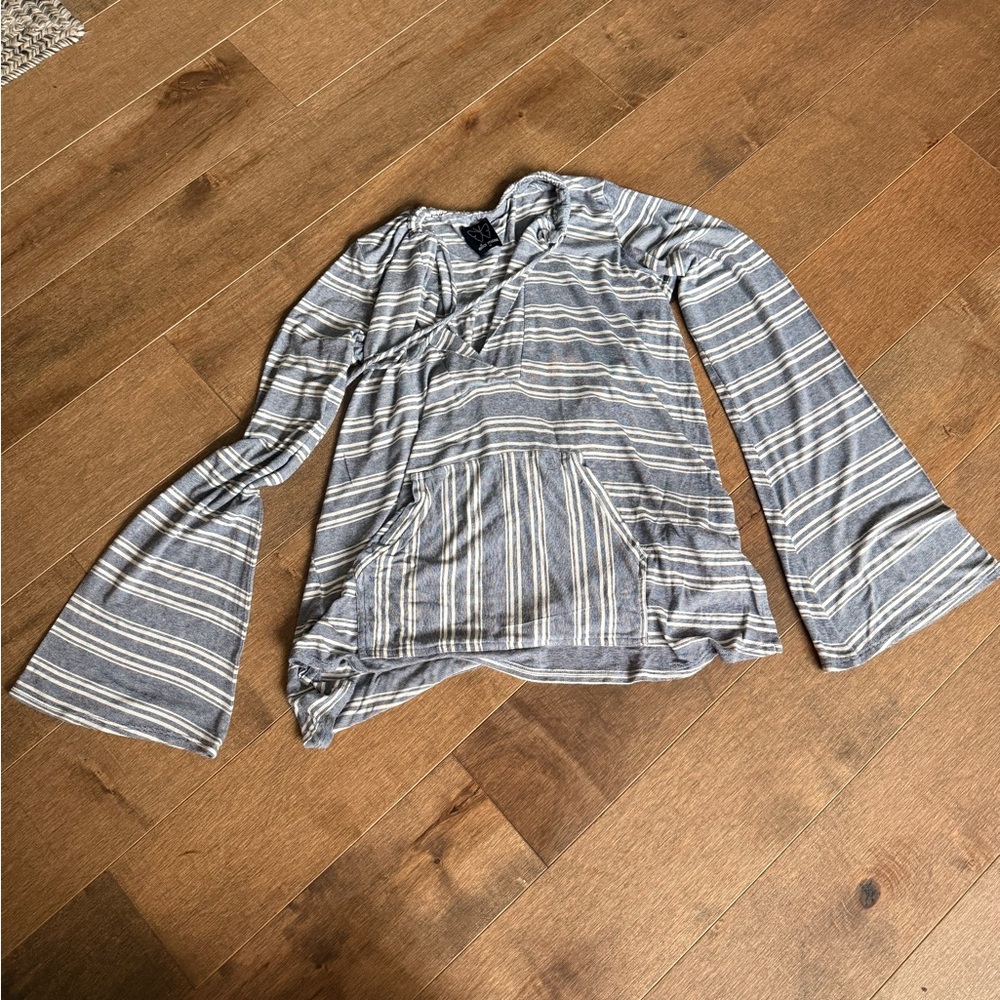Ella Moss Gray and White Asymmetrical Fitted Blouse